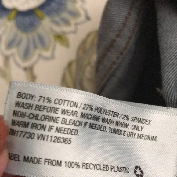 Like new Universal thread jeans 👖 Mid rise size 14 - Picture 9 of 9